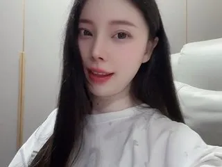 Live sex webcam photo for Adelinexing #8466443