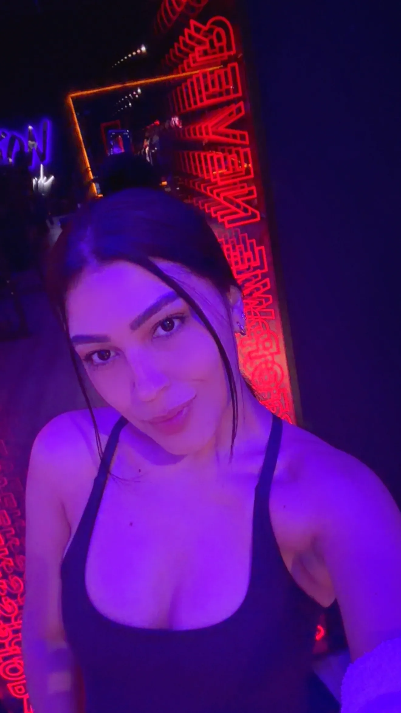 Live sex webcam photo for katferrero #8618449