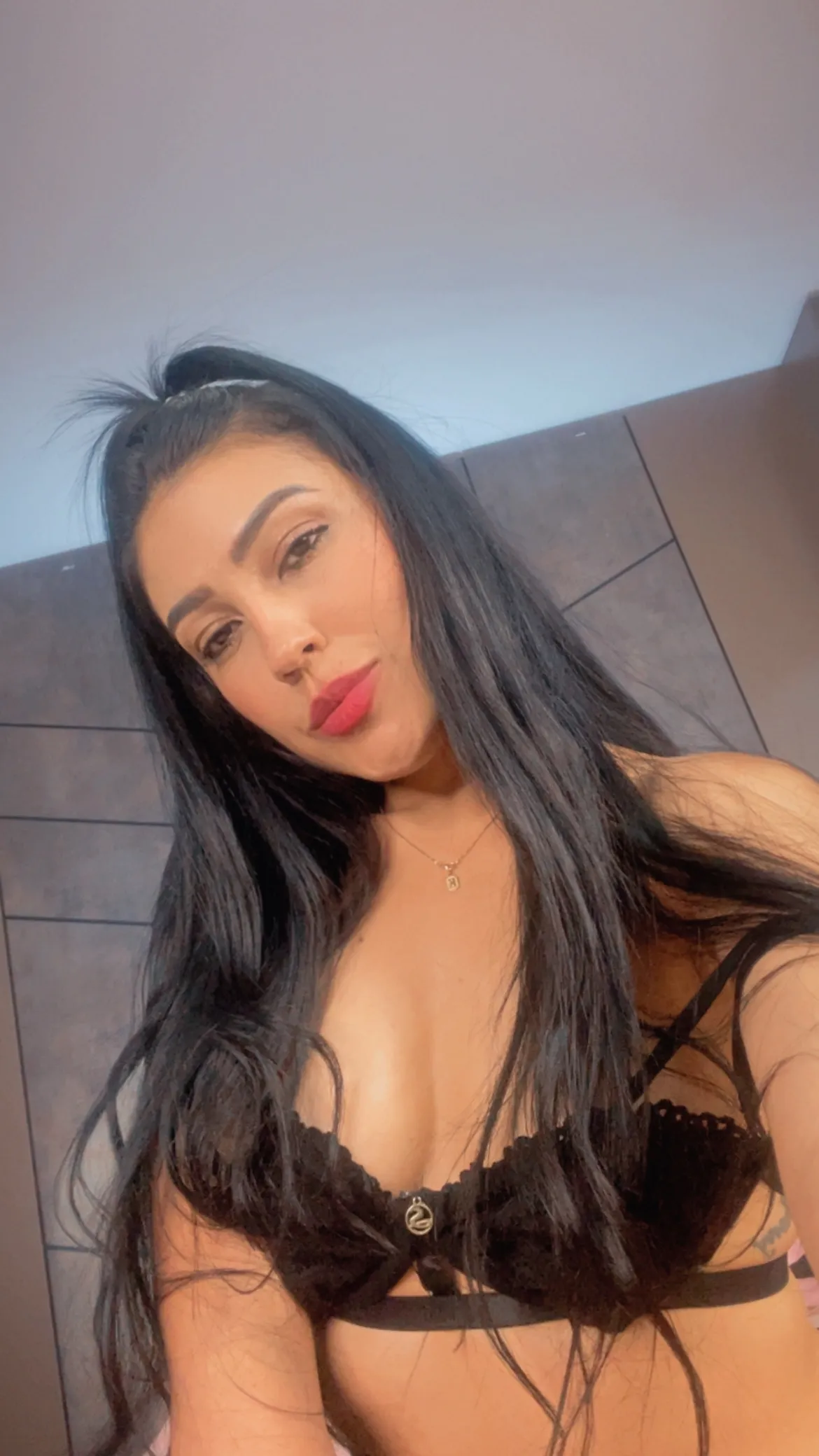 Live sex webcam photo for katferrero #8581572