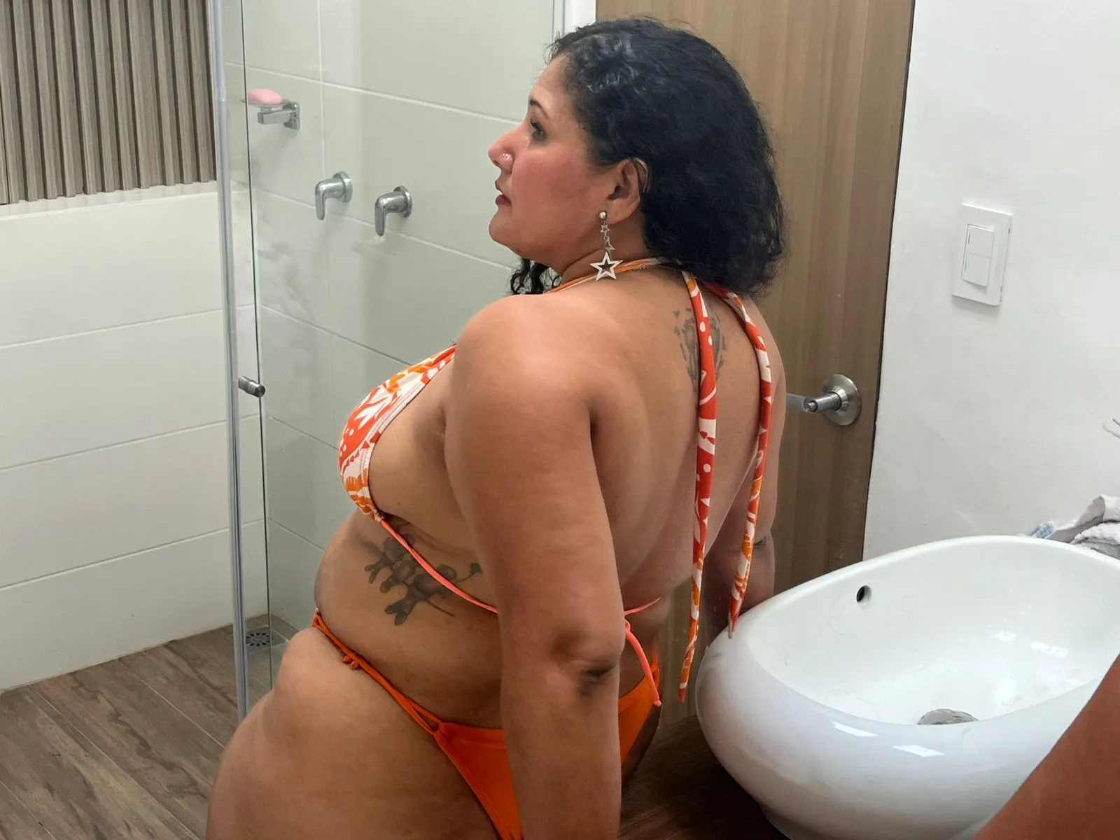 Live sex webcam photo for GenesisMontenegro #8504678