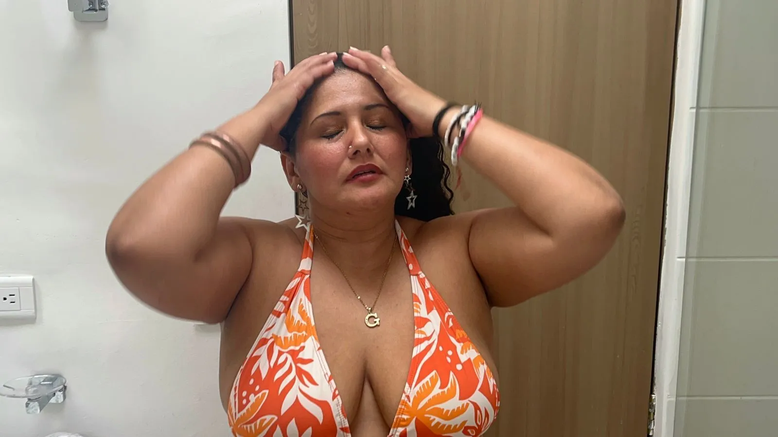 Live sex webcam photo for GenesisMontenegro #8504677