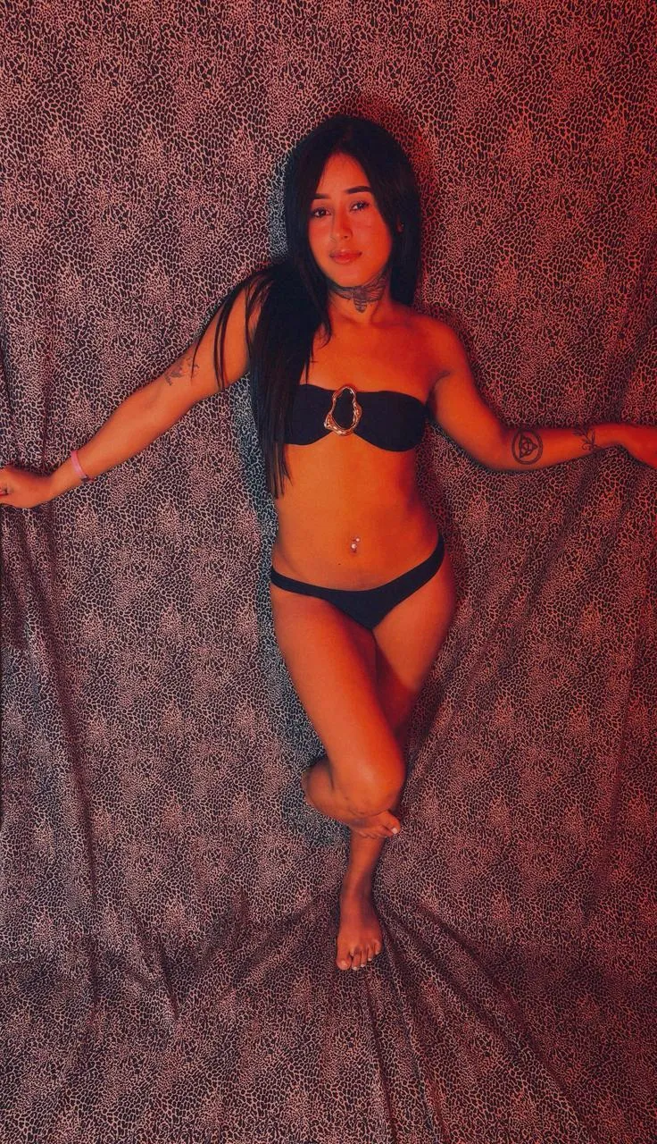 Live sex webcam photo for MollyBrunettee #8500023