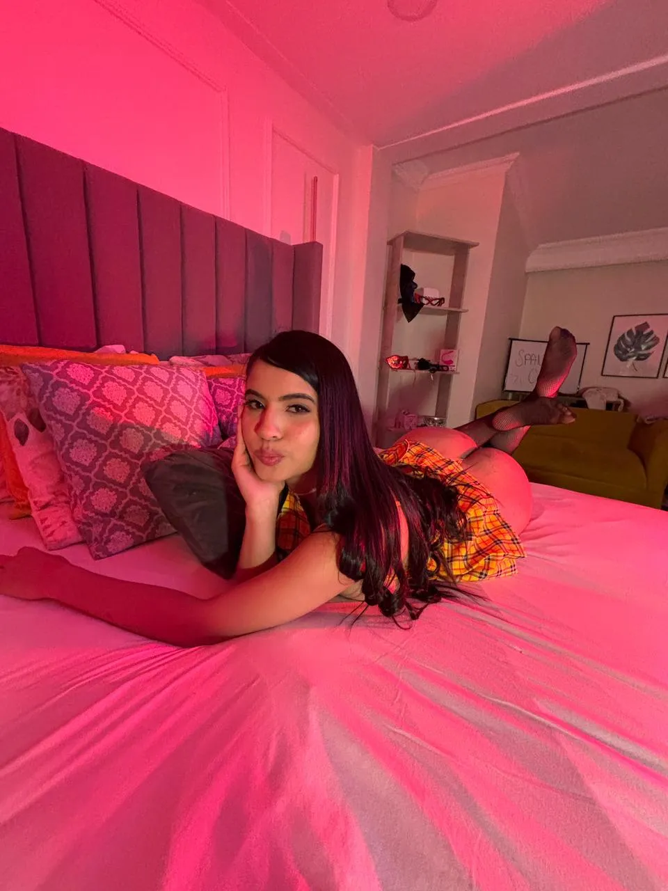 Live sex webcam photo for SarahHollman #8502198