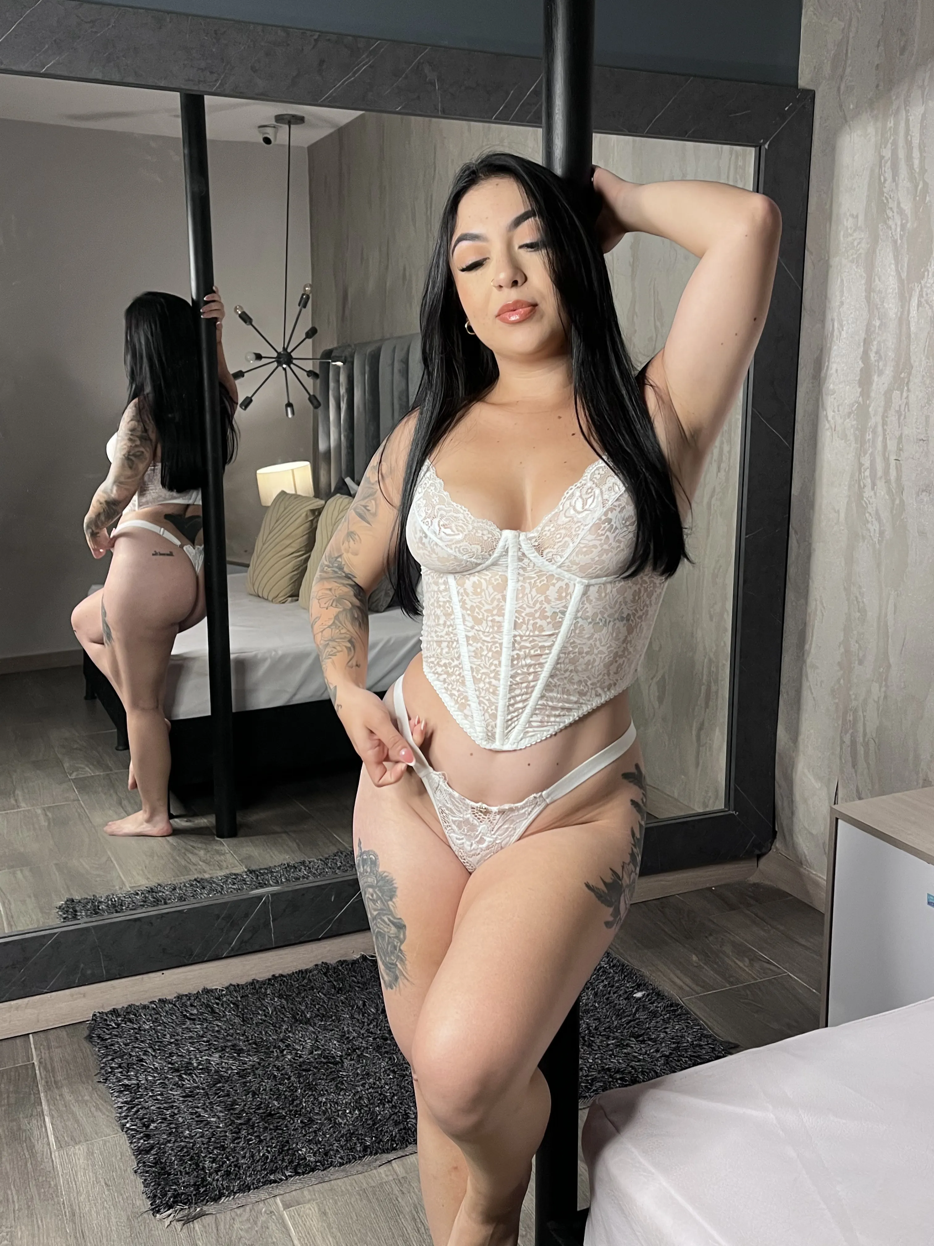 Live sex webcam photo for BellaFloyd #8522787