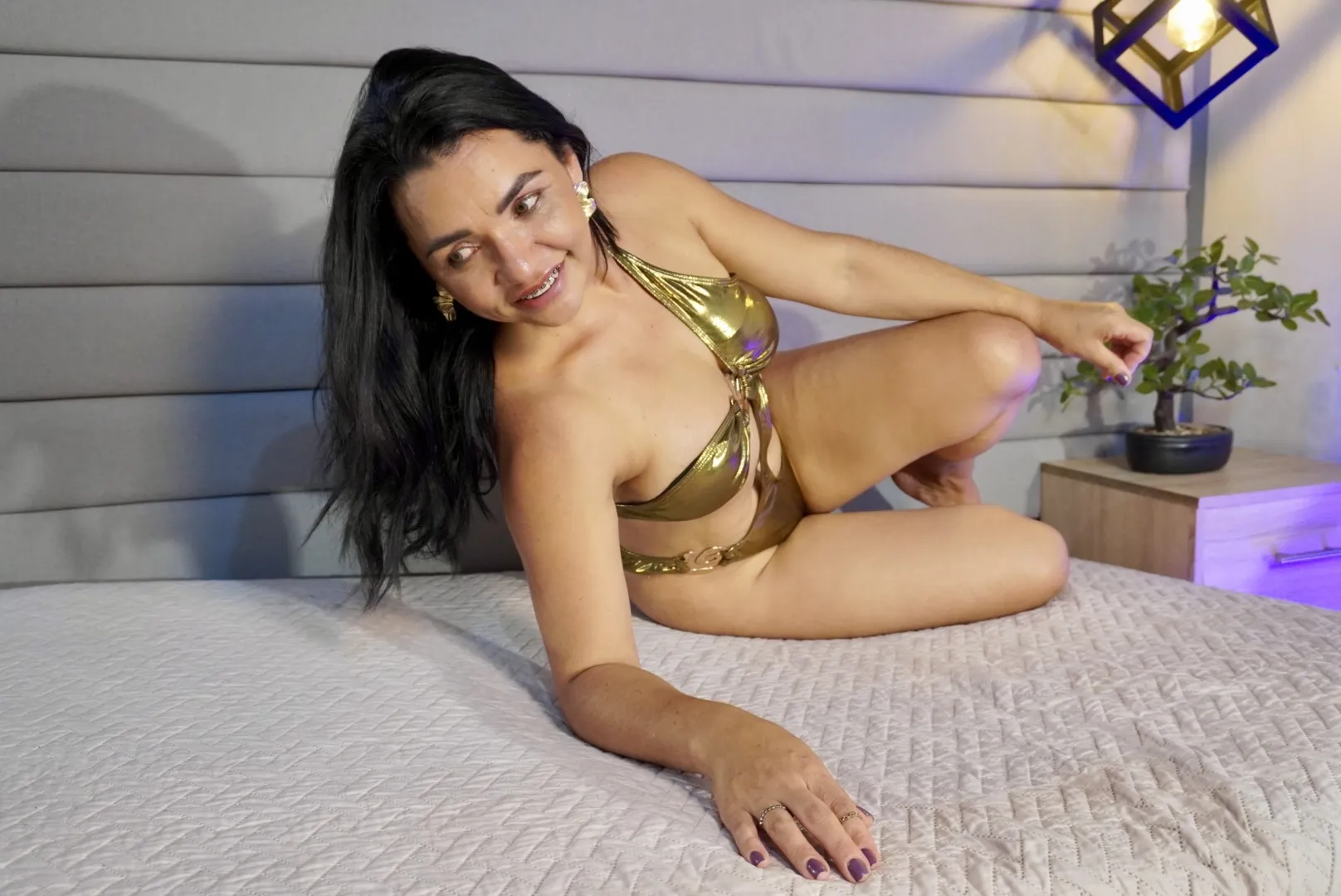 Live sex webcam photo for Miss_longina #8575509