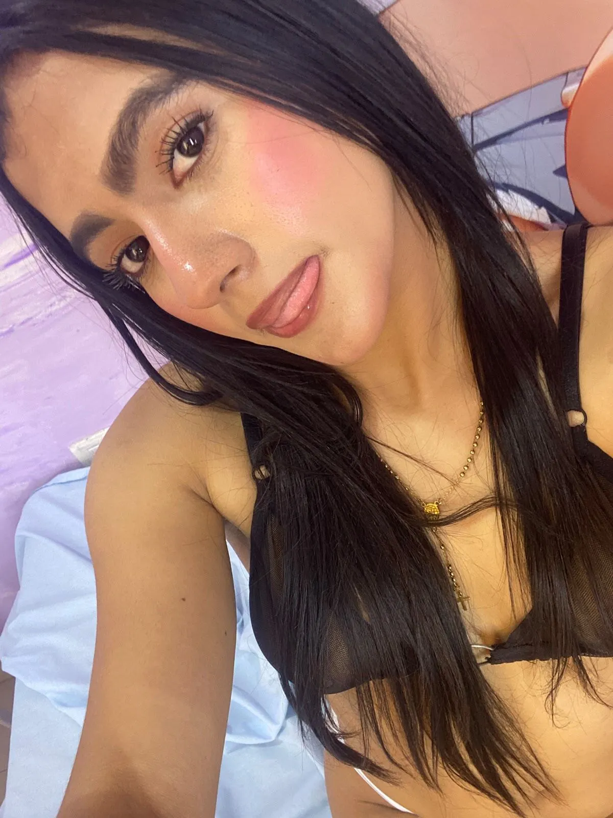 Live sex webcam photo for HollyWatson26 #8591810