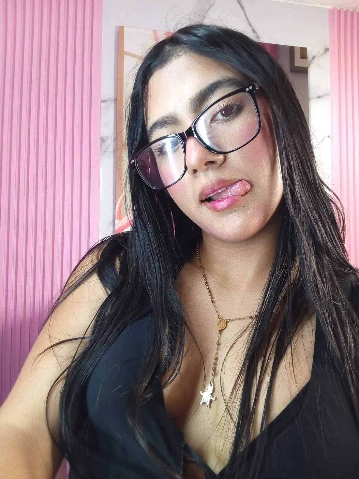 Live sex webcam photo for HollyWatson26 #8591838