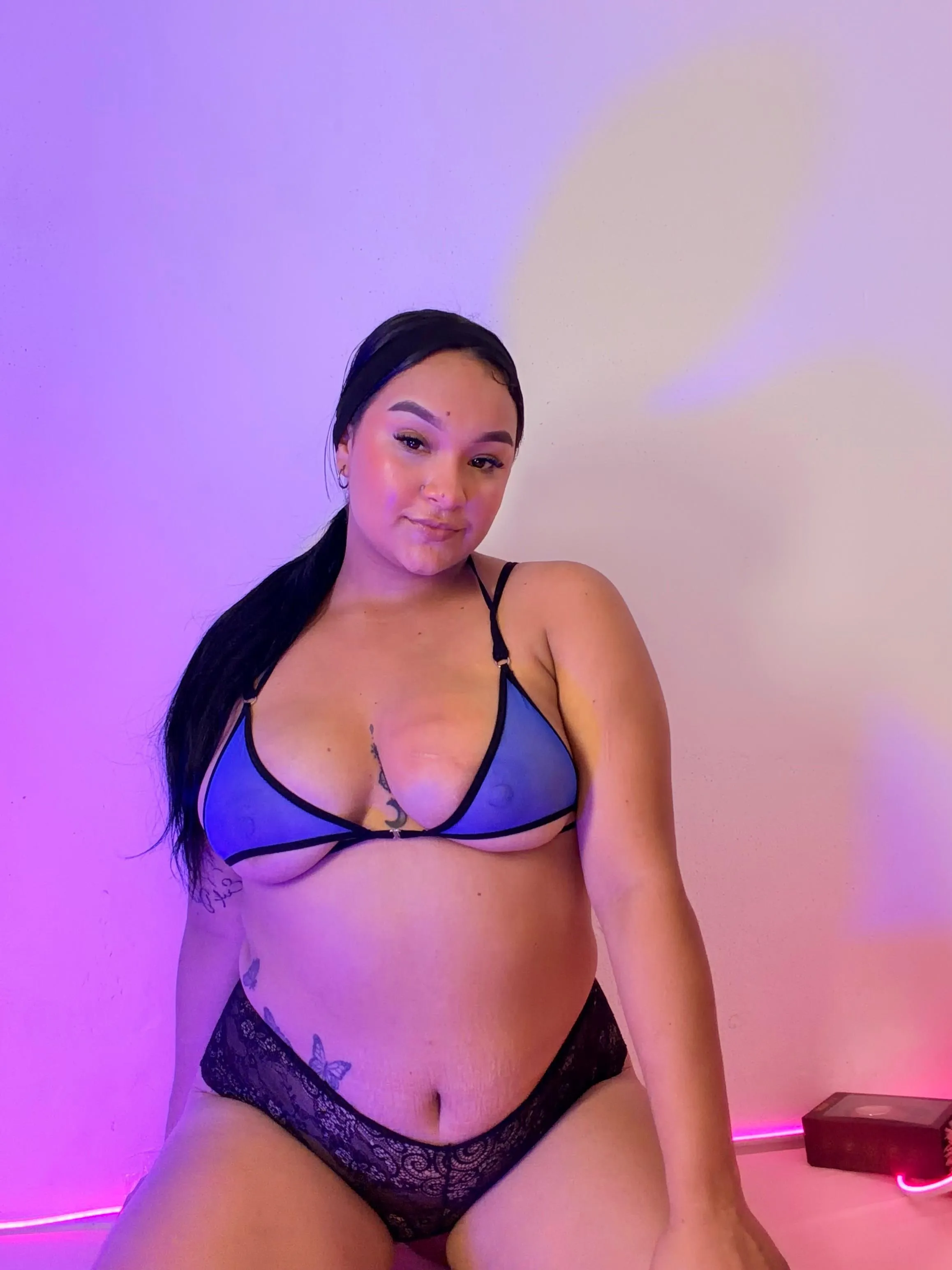 Live sex webcam photo for Kattymiller18 #8576781