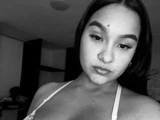 Live sex webcam photo for Kattymiller18 #8558497