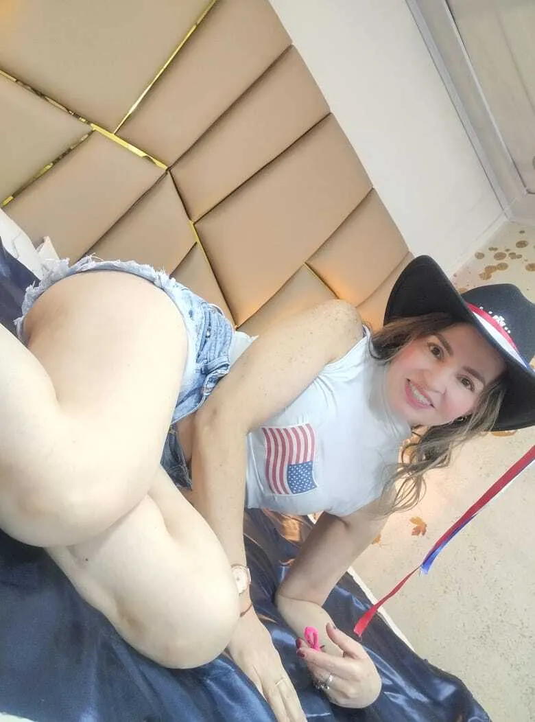 Live sex webcam photo for KendalBusterr #8591309