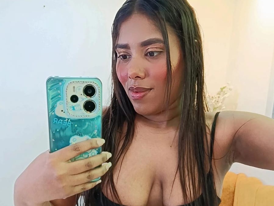 Live sex webcam photo for AfroditaLoren #8706787