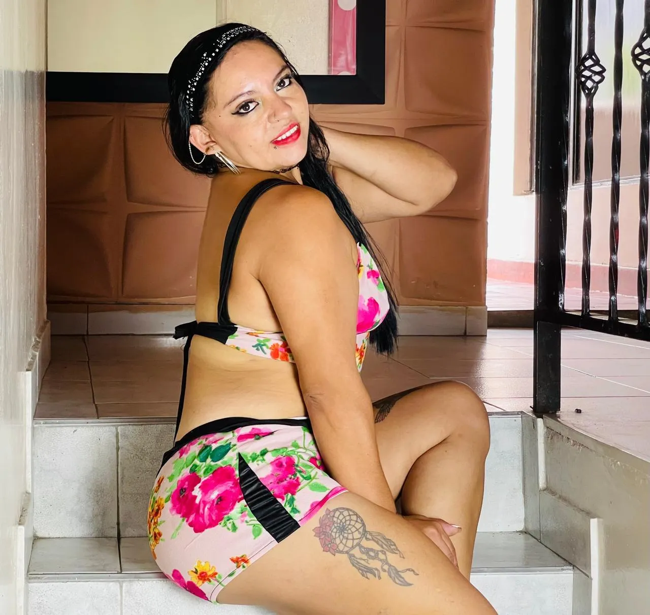 Live sex webcam photo for LetzaMonrroe #8579464
