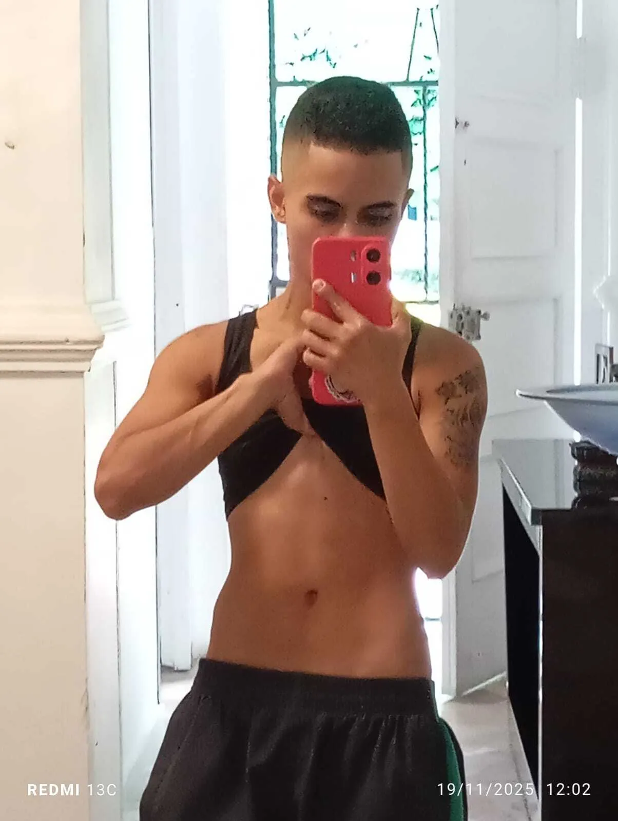 Live sex webcam photo for Liiam_thompson20 #8581103