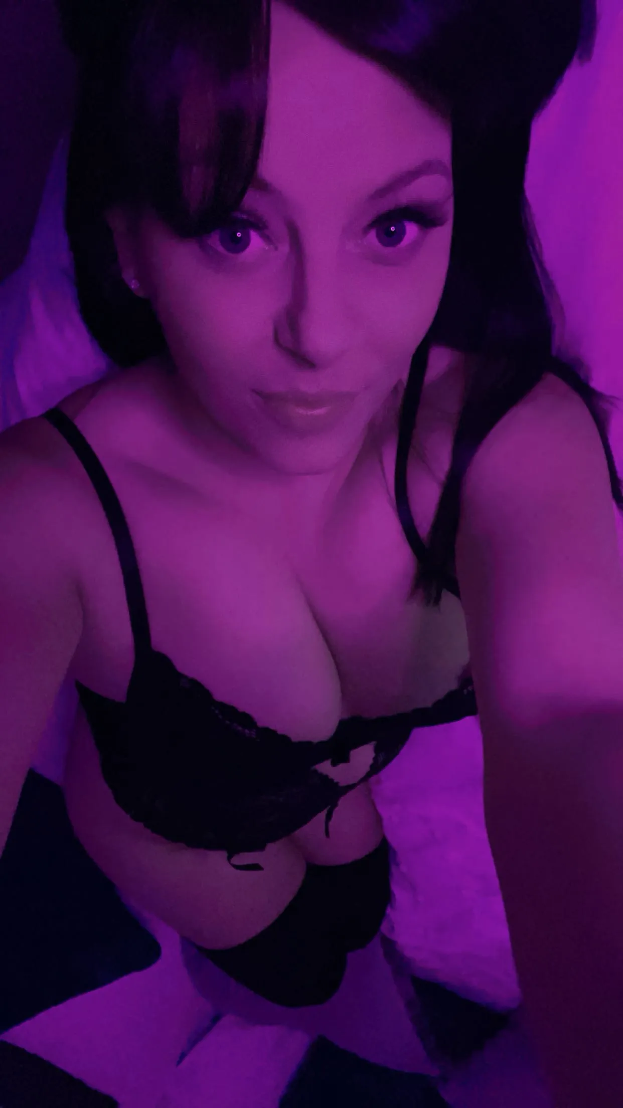 Live sex webcam photo for LunaLexixxx #8616909