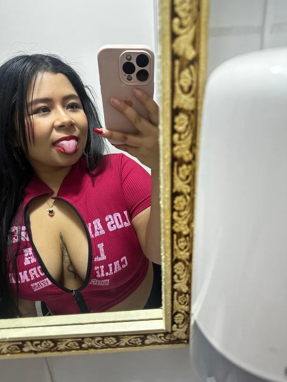 Live sex webcam photo for AriaMoonnn #8730712