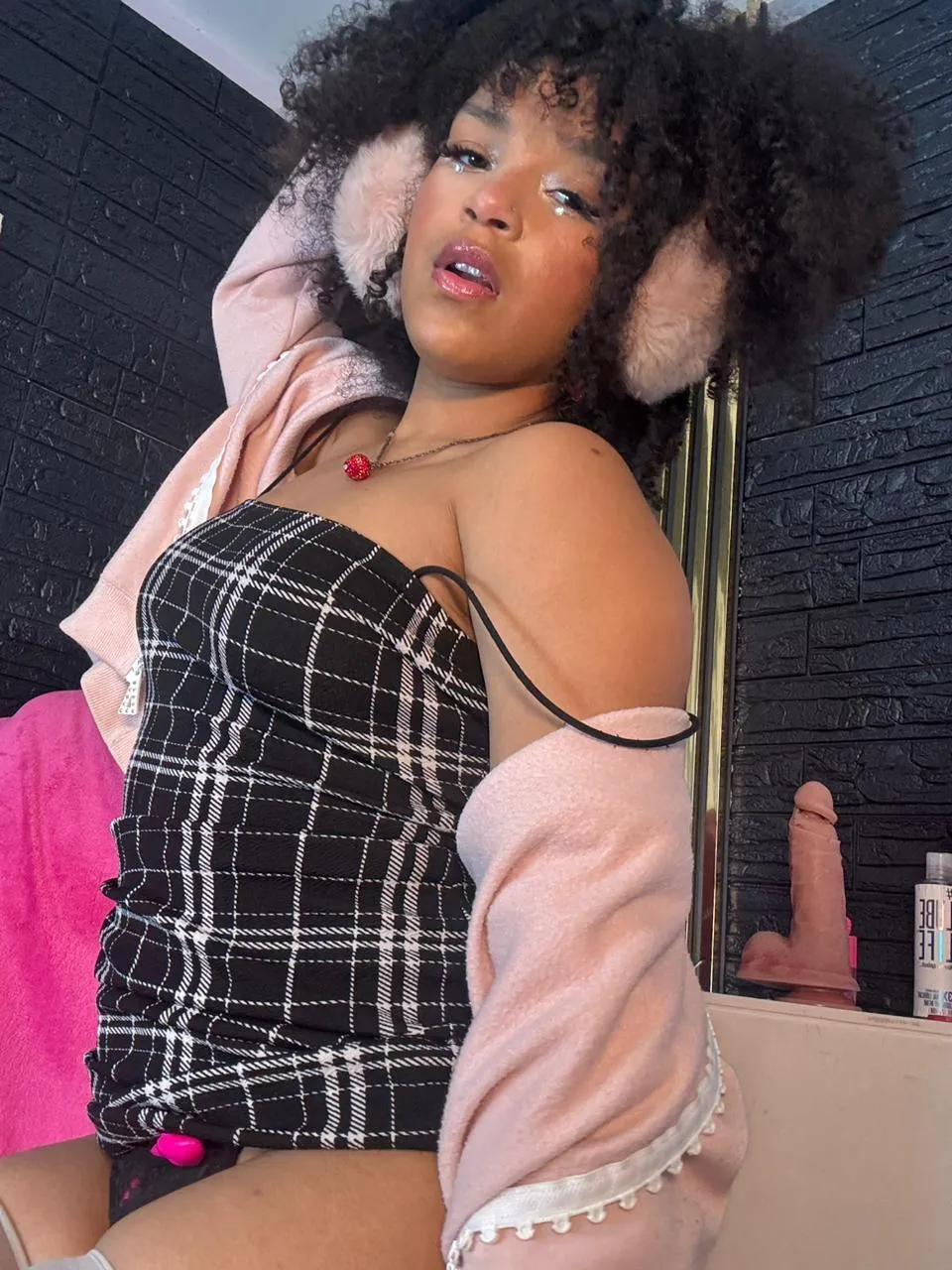 Live sex webcam photo for Serena_siren #8665916