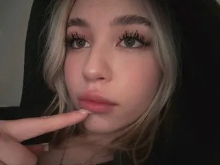 Live sex webcam photo for SidneySween19 #8636722
