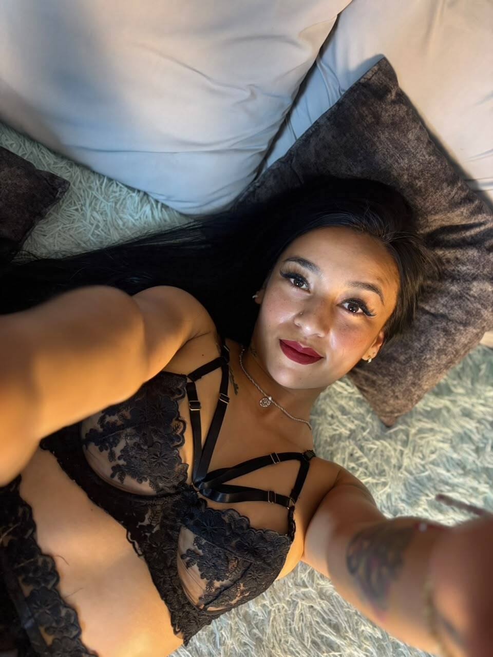 Live sex webcam photo for ScarleettPinzon #8705360