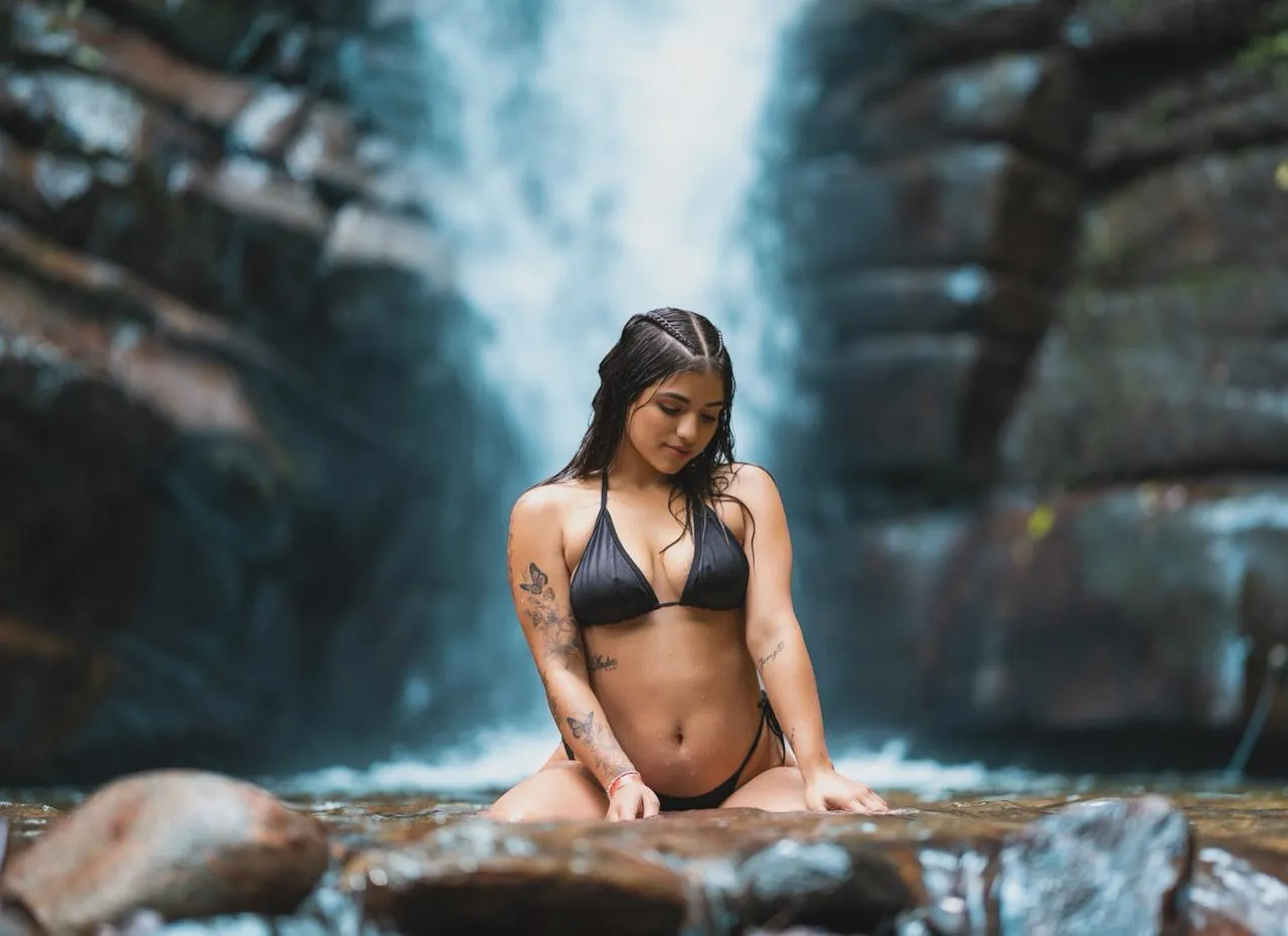 Live sex webcam photo for MollyBlossom #8629952