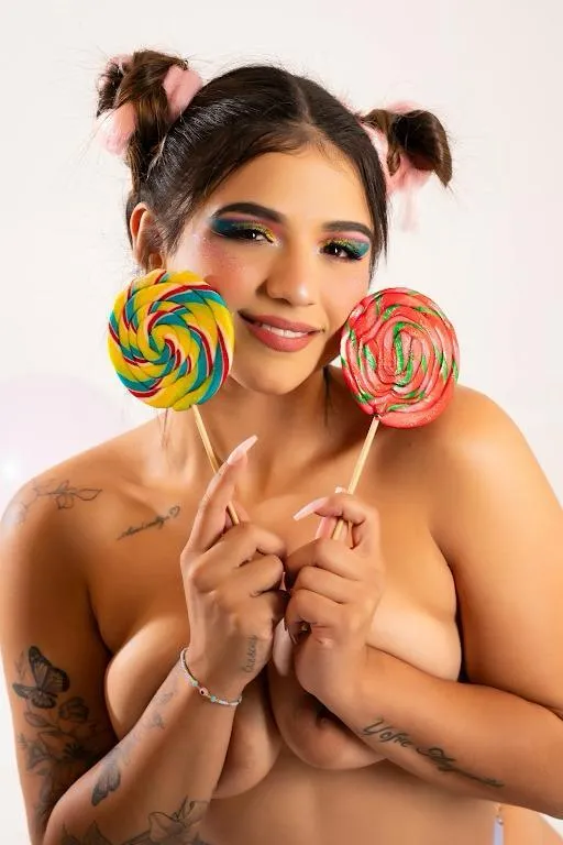 Live sex webcam photo for MollyBlossom #8629978