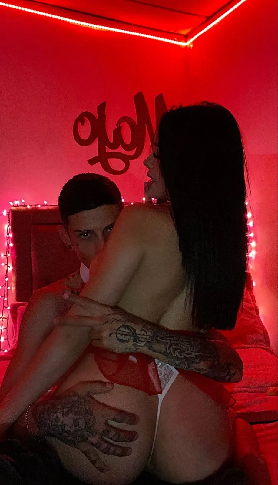 Live sex webcam photo for MadyAndEthan #8629284