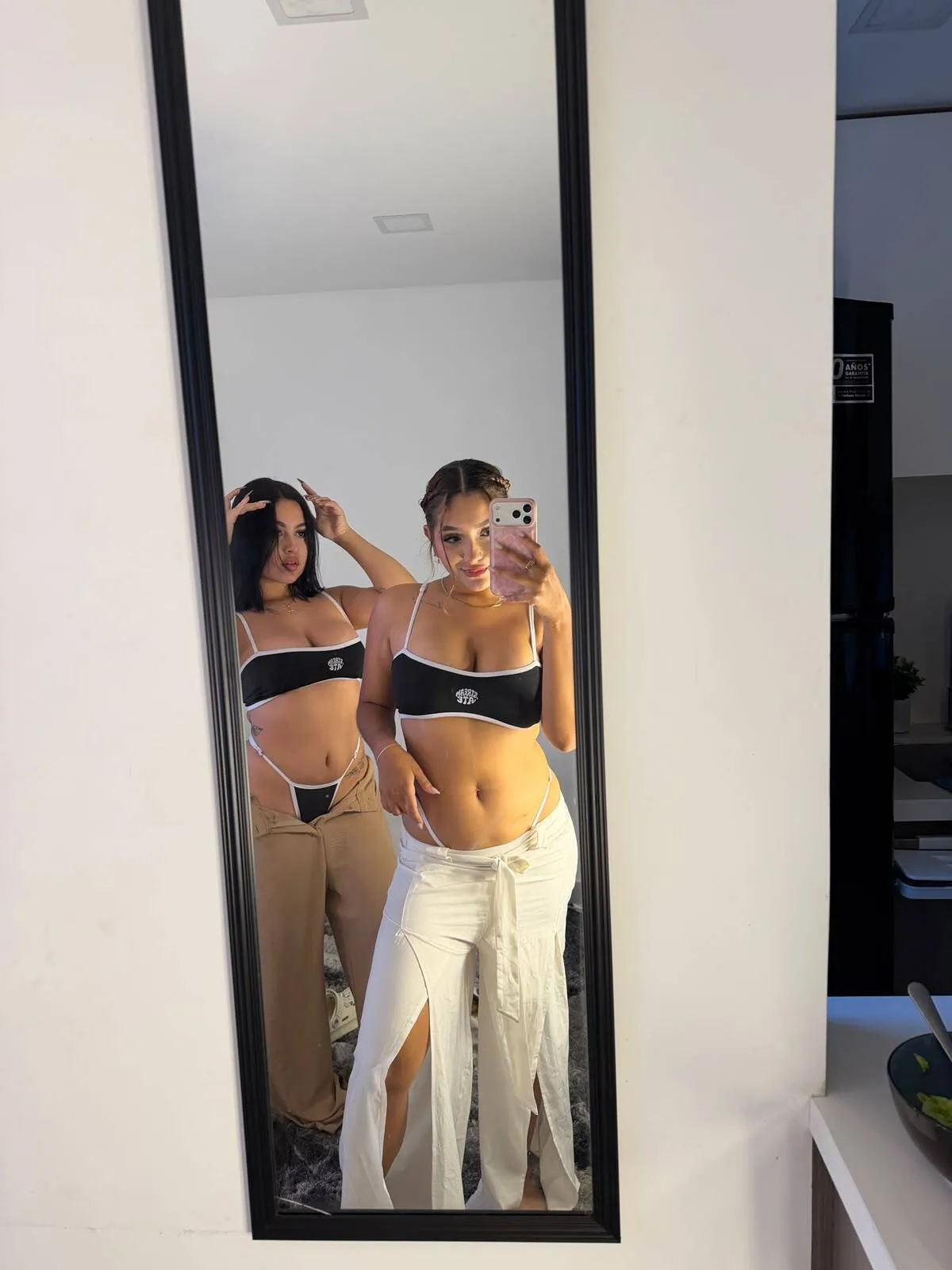 Live sex webcam photo for EmmaMonnroy #8669459