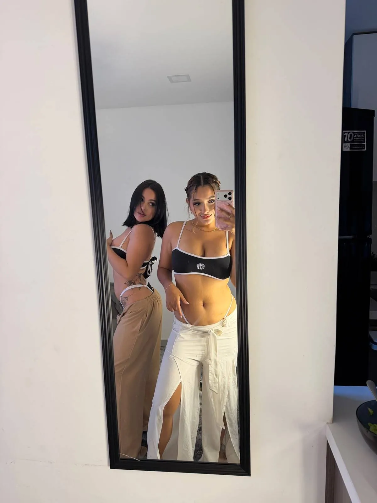 Live sex webcam photo for EmmaMonnroy #8669460