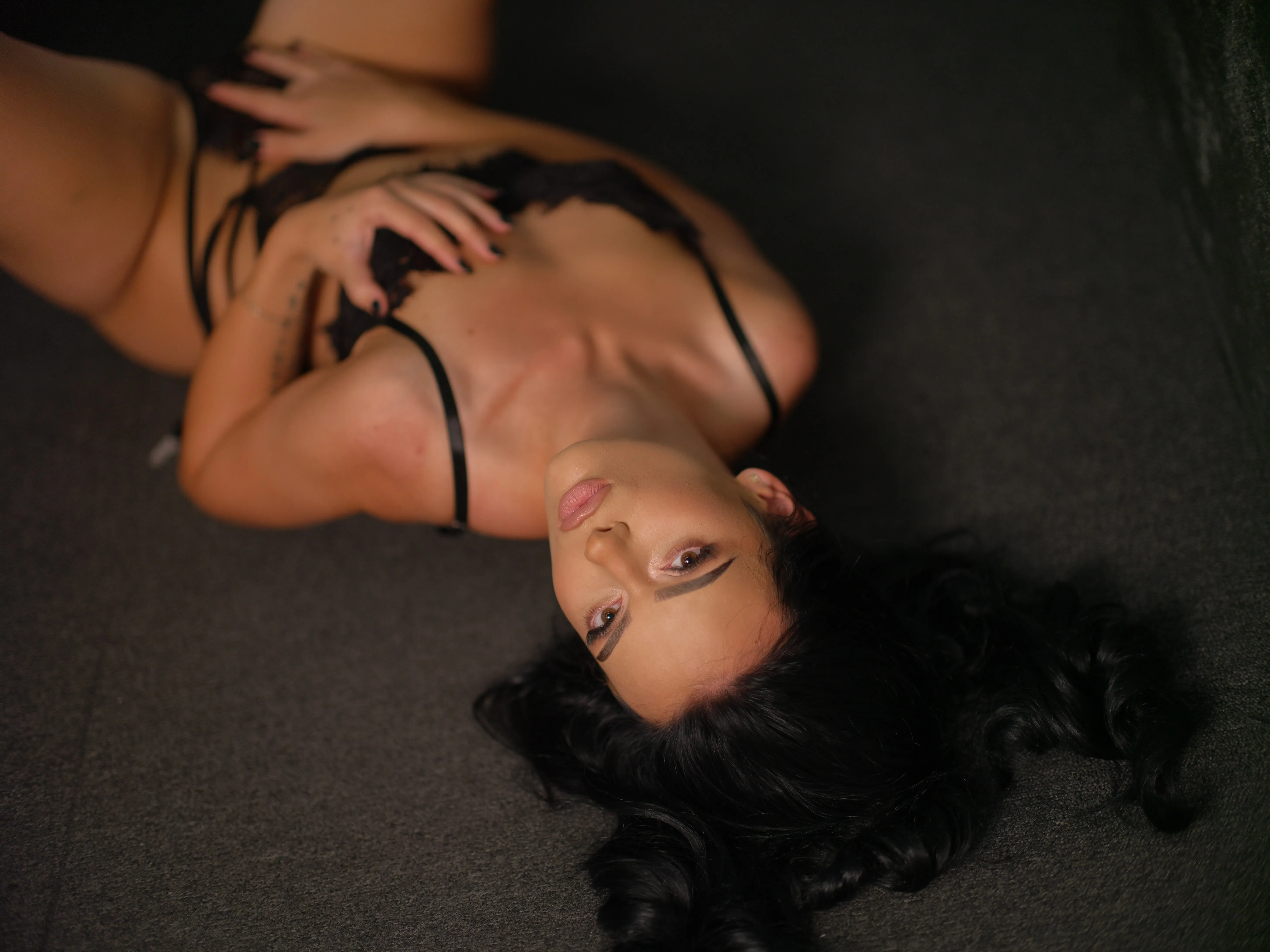 Live sex webcam photo for IliriaKara #8676191