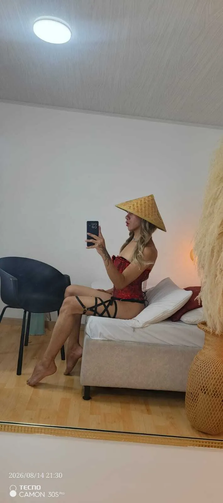 Live sex webcam photo for Kloe_Colliva #8647393