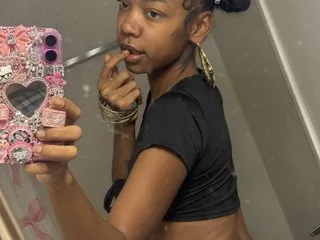 Live sex webcam photo for Mya_Marabella #8646415