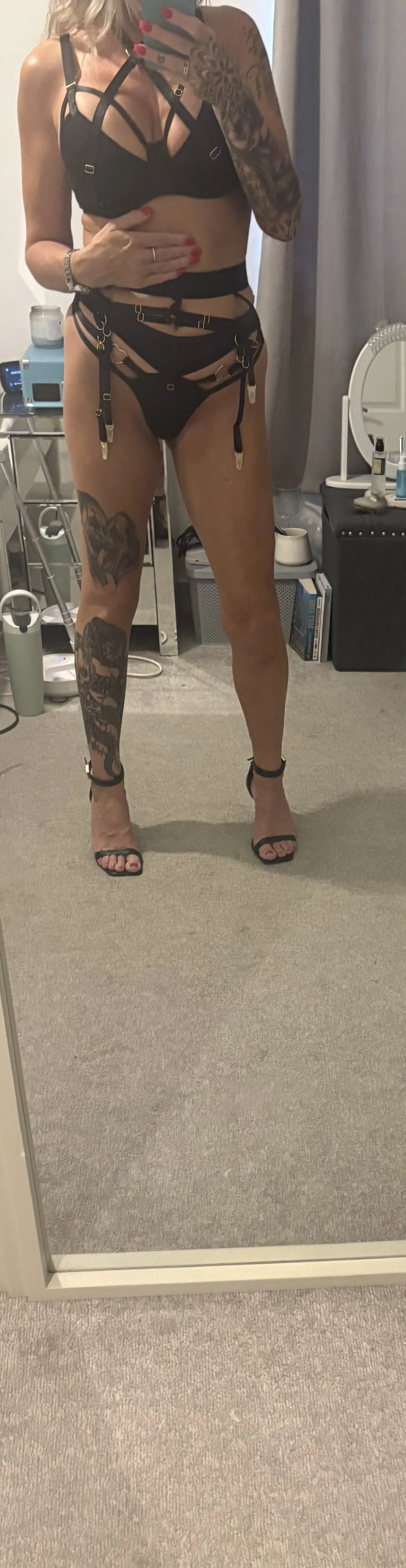 Live sex webcam photo for Tattedbadassx #8647462