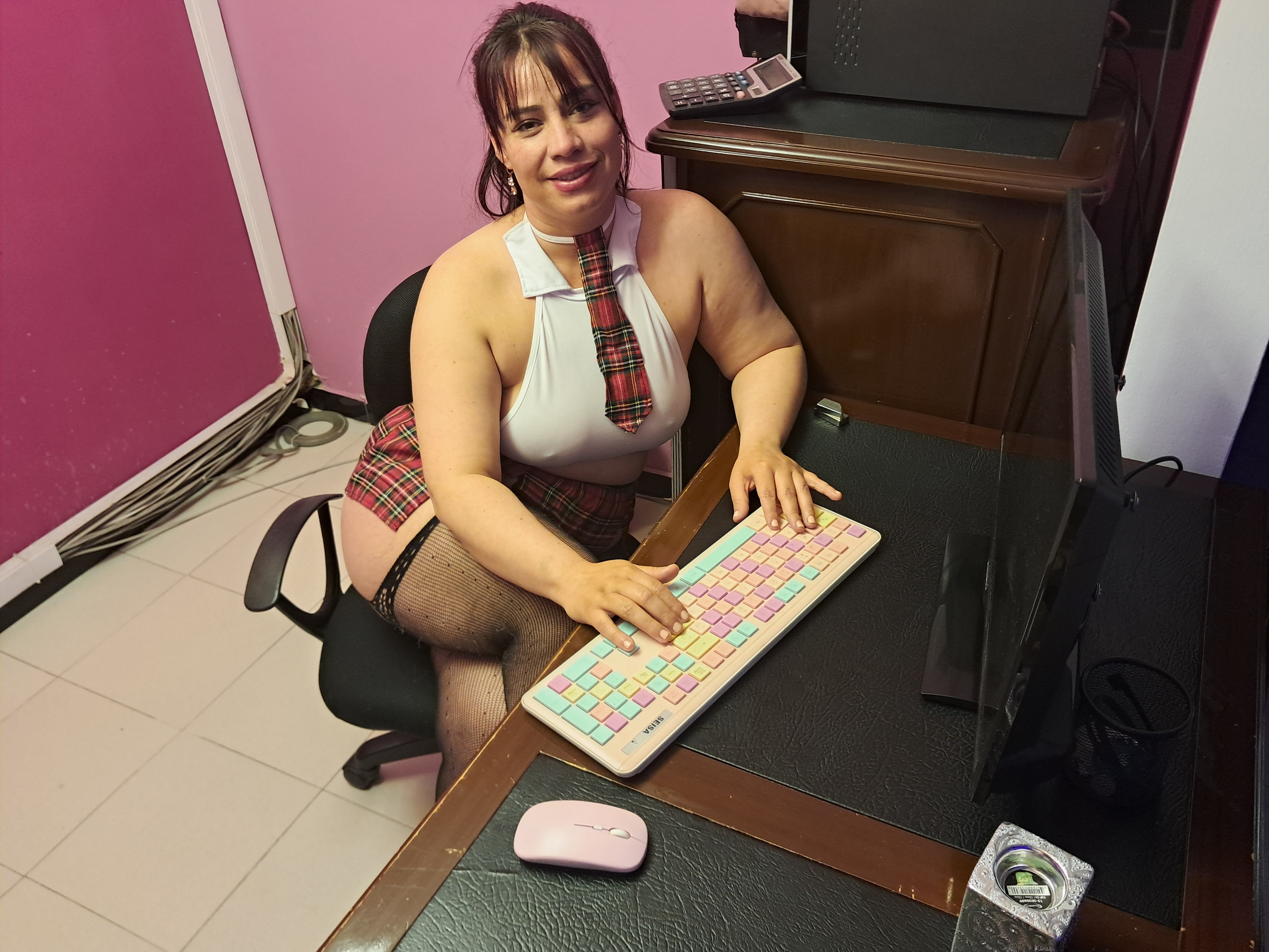 Live sex webcam photo for CintiaValero22 #8651981