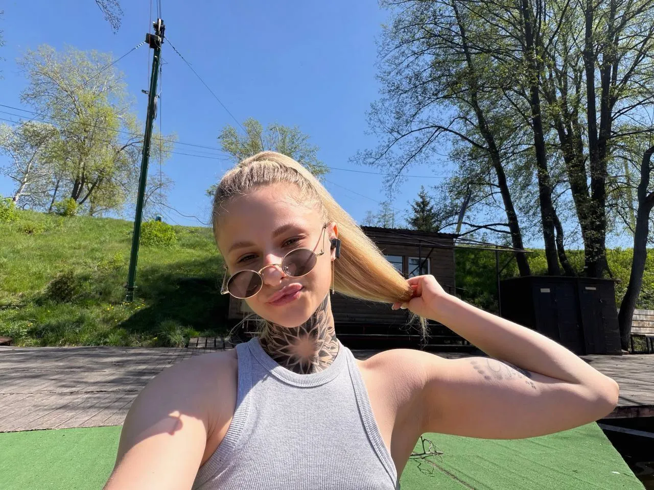 Live sex webcam photo for HotBlondy00 #8672971