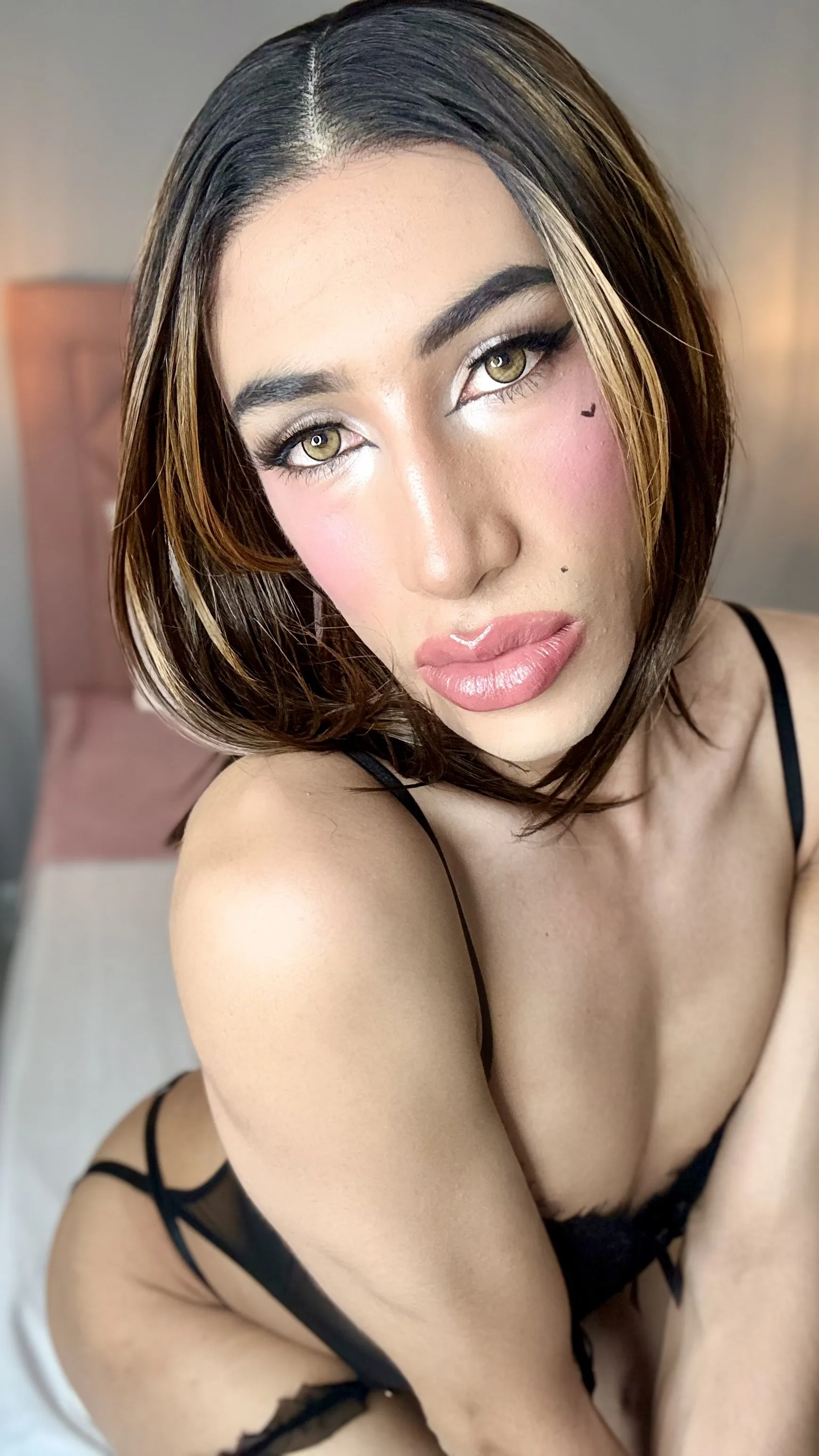 Live sex webcam photo for NaylaMonroee #8720385