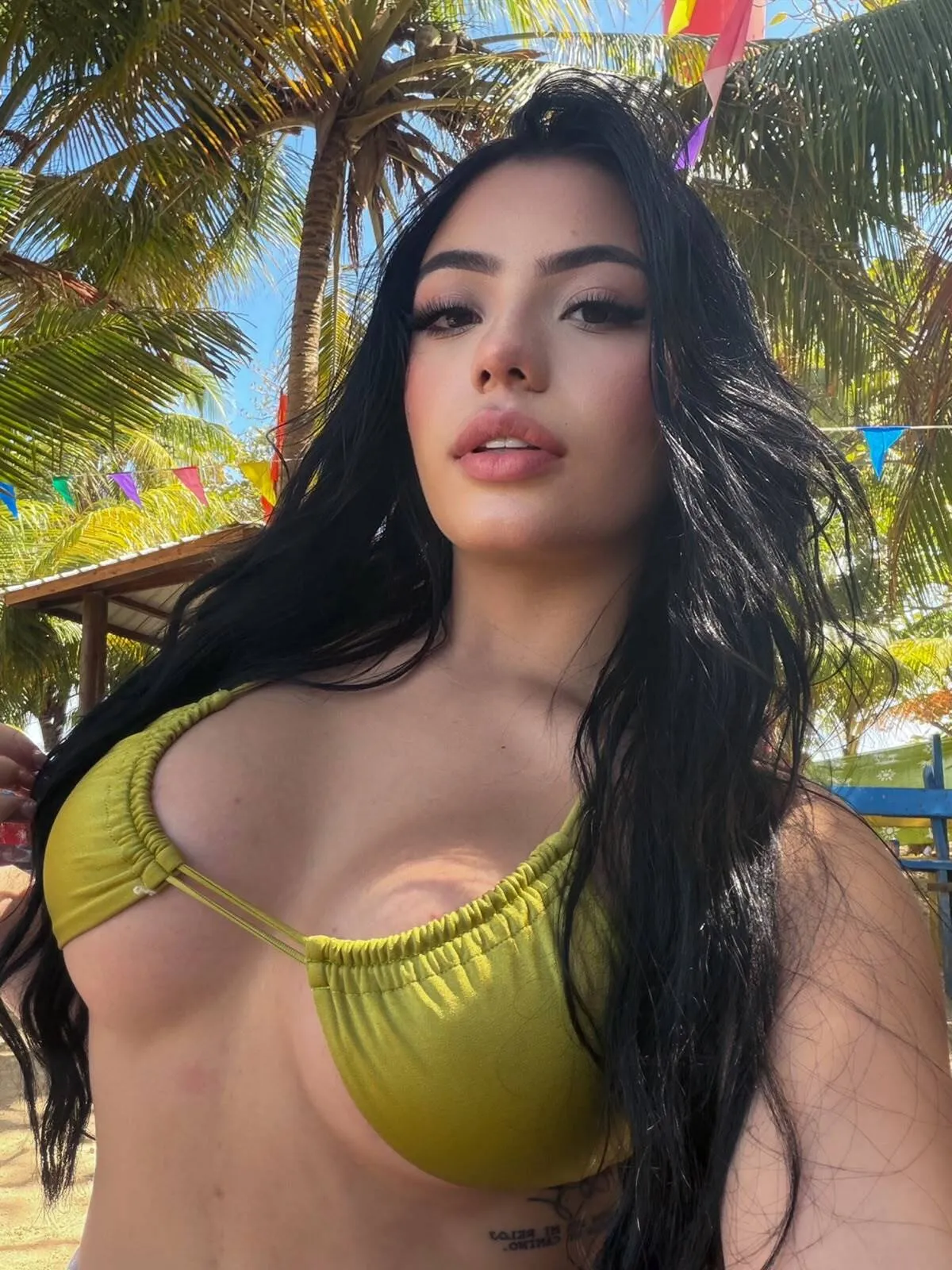 Live sex webcam photo for Amber_Rossee #8678419