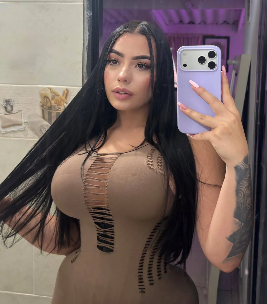 Live sex webcam photo for Amber_Rossee #8678418