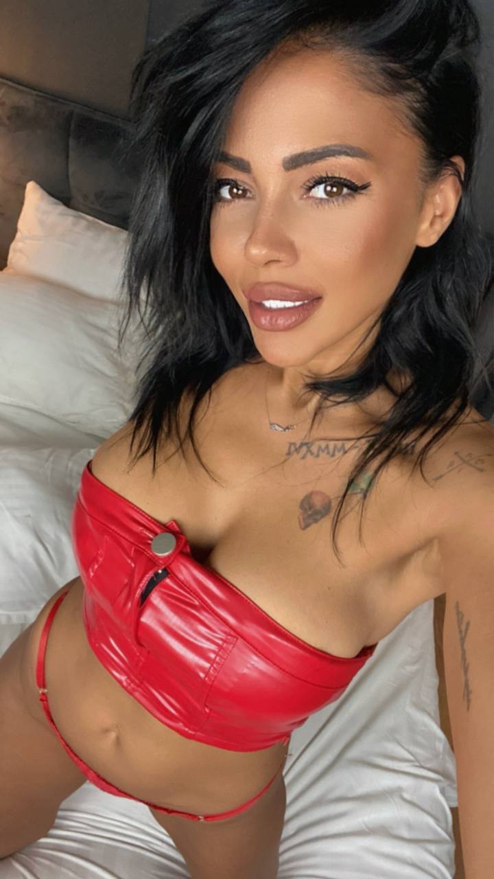 Live sex webcam photo for NaomiColle #8694414