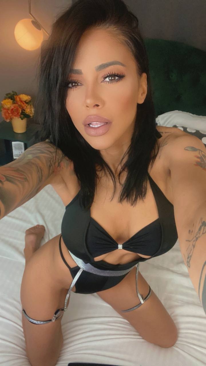 Live sex webcam photo for NaomiColle #8694421