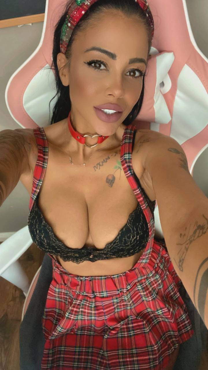 Live sex webcam photo for NaomiColle #8694418