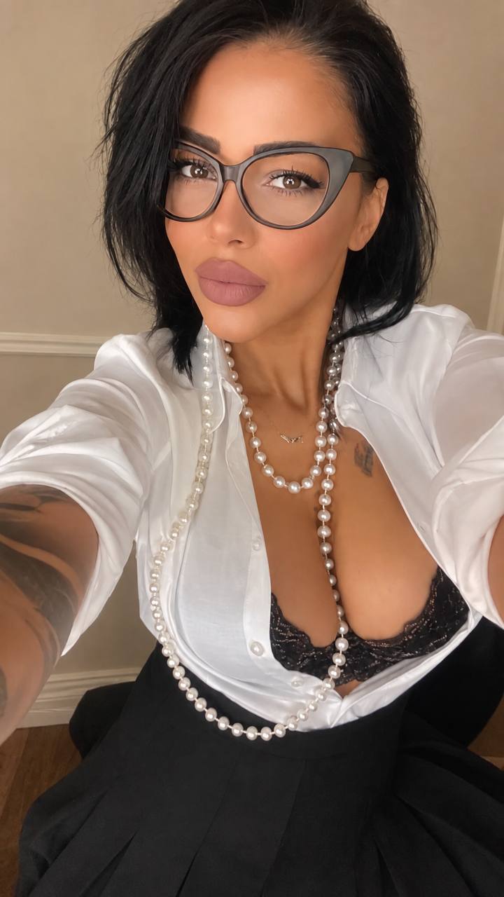 Live sex webcam photo for NaomiColle #8694413