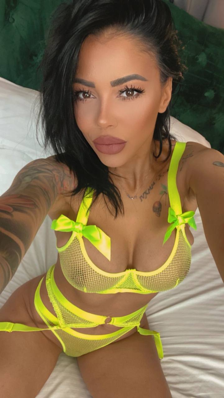 Live sex webcam photo for NaomiColle #8694420