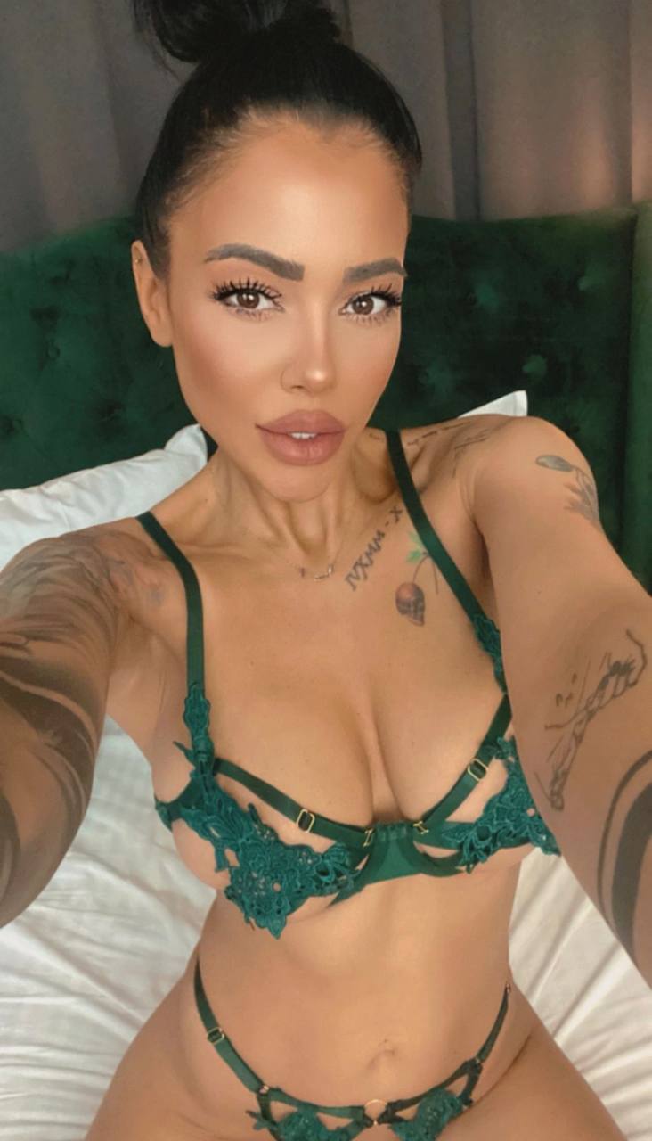 Live sex webcam photo for NaomiColle #8694417