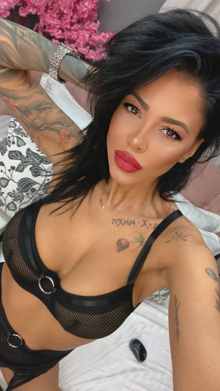 Live sex webcam photo for NaomiColle #8694422