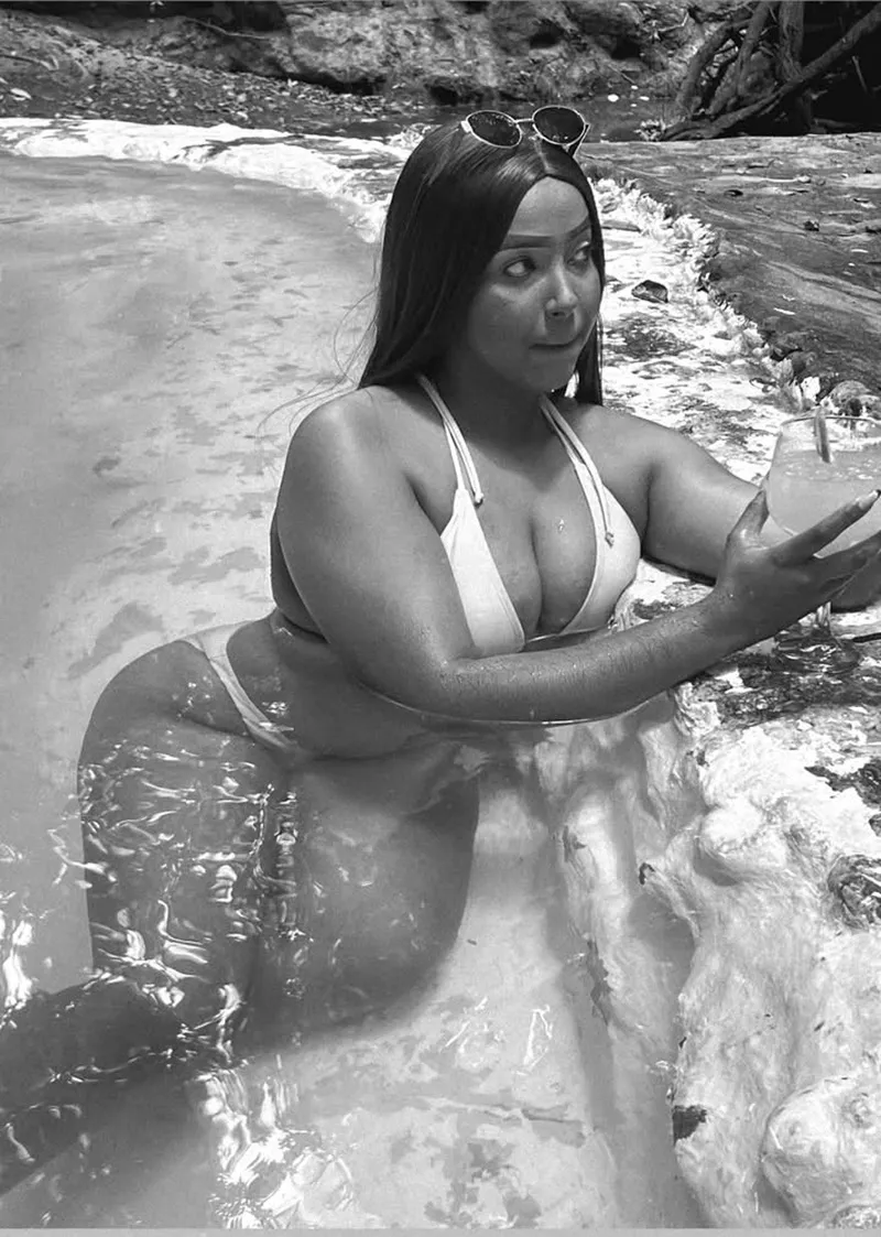Live sex webcam photo for MiaLacy #8696994