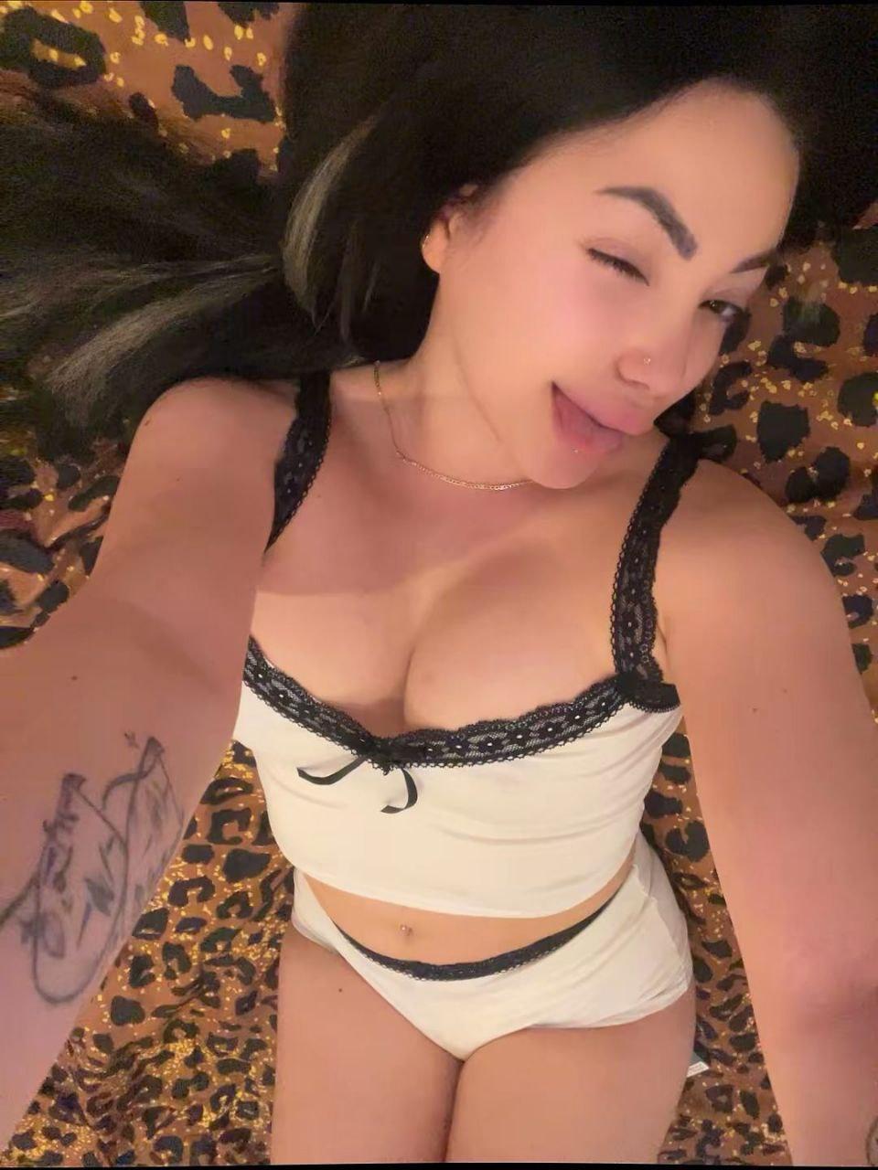 Live sex webcam photo for LisaRaee #8729021