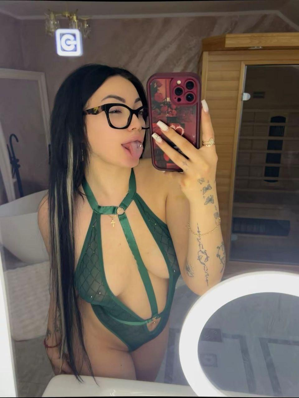 Live sex webcam photo for LisaRaee #8728976