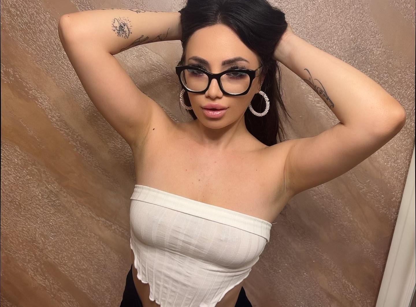Live sex webcam photo for LisaRaee #8729012