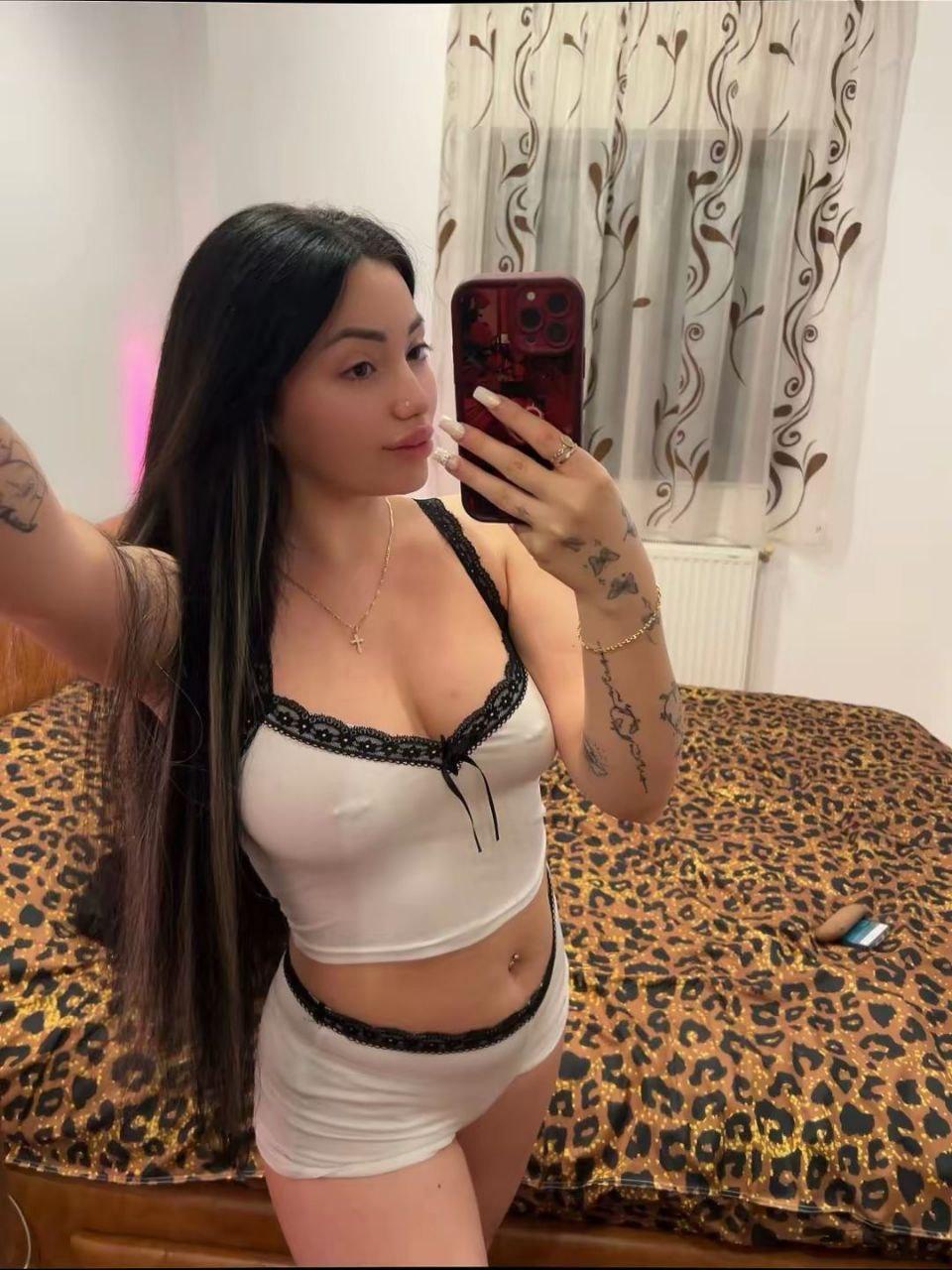 Live sex webcam photo for LisaRaee #8729038