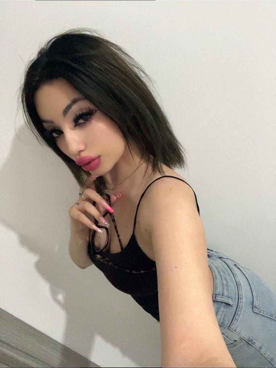 Live sex webcam photo for LisaRaee #8728966