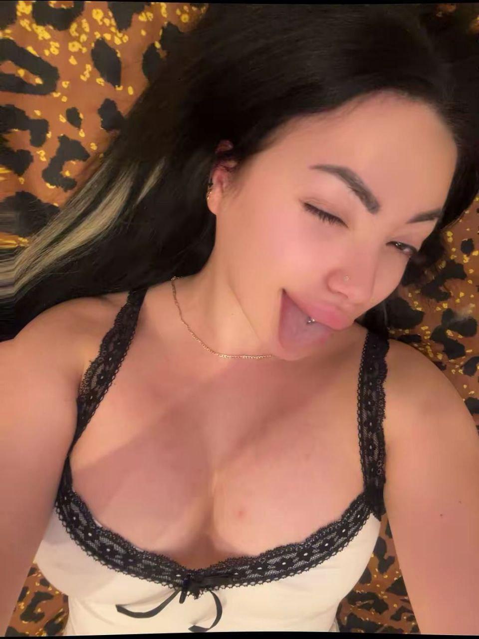 Live sex webcam photo for LisaRaee #8728961